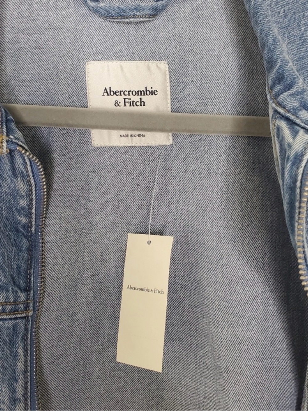 NWT Abercrombie & Fitch Blue Medium Wash Zip Front Denim Jacket - Picture 5 of 6